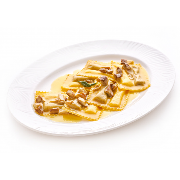 Равиоли с говяжьими щечками и страчателлой